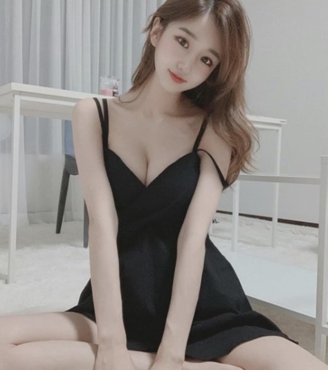 推特女神本科校花《绮珂珂》超爆私拍甄选