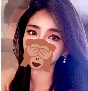 Twitter漂亮已婚女孩《ChenYY》大玩擦边,长腿美肩韵味十足