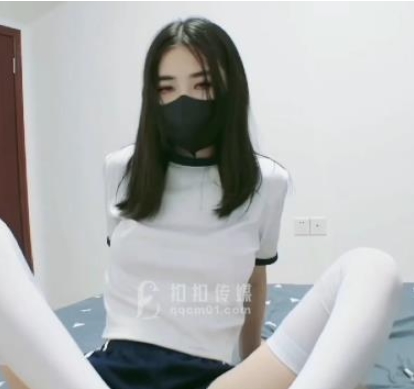 扣扣传媒:扣扣传媒的商品标题可以是扣扣传媒-专业传媒服务或者扣扣传媒-创意传媒解决方案。锅锅酱:锅锅酱的商品标题可以是锅锅酱-美味酱料调味品或者锅锅酱-独特风味的调味酱。妹子:妹子的商品标题可以是妹子-甜美可爱的时尚女装或者妹子-浪漫风格的时尚品牌。白絲诱惑:白絲诱惑的商品标题可以是白絲诱惑-性感诱人的丝袜产品或者白絲诱惑-展现女性魅力的时尚品牌。