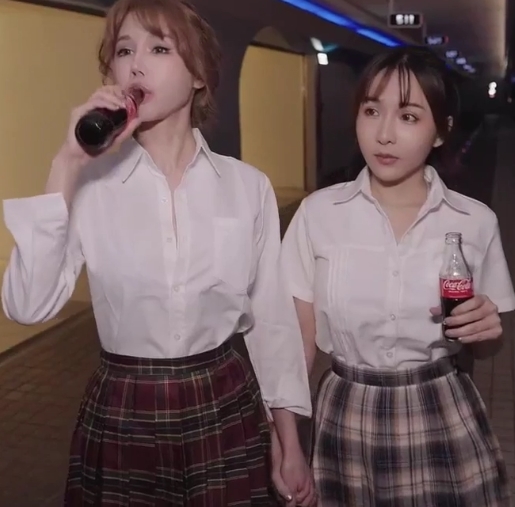 辛尤里:大罩杯银娃与闺蜜的玩弄之旅(12月新作)