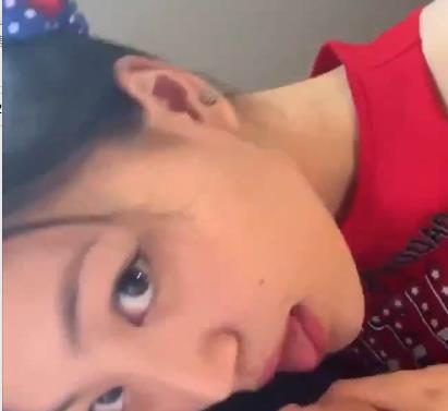 时大漂亮与洋男友亲密互动,舒坦表情妩媚一笑,11分钟视频1V-500M,下载观看