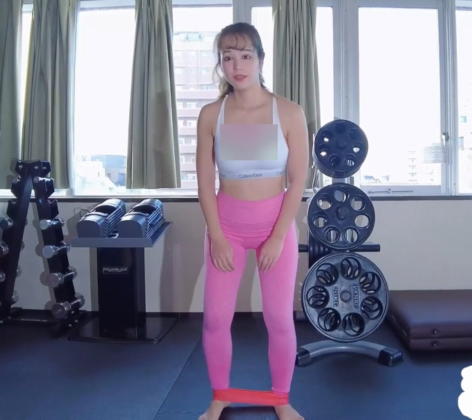 健身女神的锻炼之旅：紧绷的大pp太棒了[1v+1.4G][百度盘]