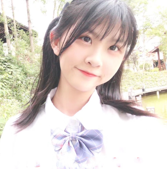 逆天妹子在公共场合光着pp，百度盘转载搬运酸果儿