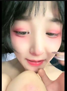 小乔女神户外车直播，抱抱自拍榜一主播，观看她的魅力吧！