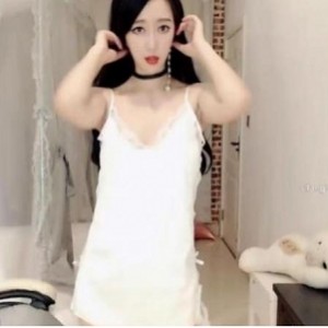 绝美主播梦菲桐香：浮力姬散播定制视频合集1V-604M