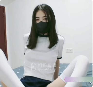 扣扣传媒:扣扣传媒的商品标题可以是“扣扣传媒-专业传媒服务提供商”。锅锅酱:锅锅酱的商品标题可以是“锅锅酱-美味酱料的首选品牌”。妹子:妹子的商品标题可以是“妹子-浪漫可爱的时尚品牌”。白絲诱惑:白絲诱惑的商品标题可以是“白絲诱惑-性感诱惑的内衣品牌”。