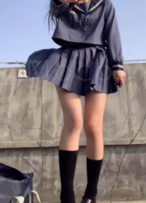 上海00后女学生小贝贝日常解压放松必迸品