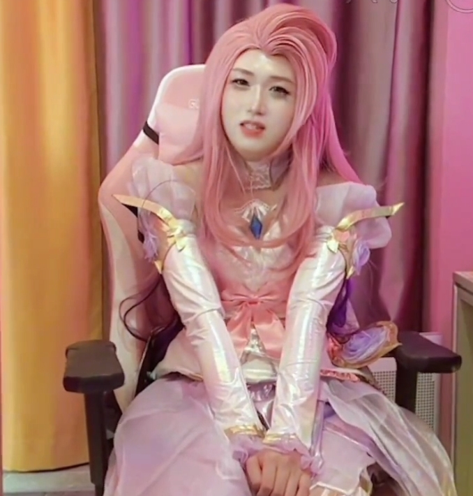 邢曦月付费福利合集：大罩杯眼睛妹，NV+16.5GB视频容量