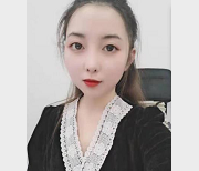 福州居家反差初中女老师与光头情人互动合集4V4.3G，服装多样吸引人