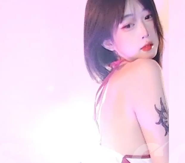 定制花椒兔小软露脸有尺度作品1V256M，苗条跳舞可爱身材