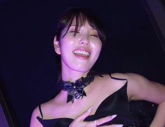 洋博主asiaxxxtour人气合集1V980M，欧美风格，手套不带，笑容迷人