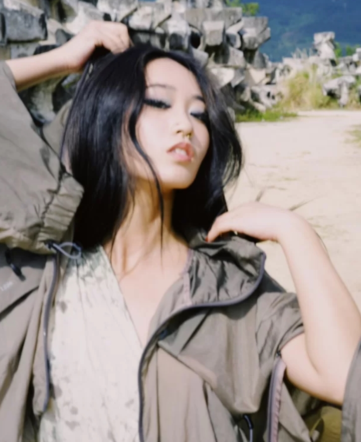 转载百度盘大罩杯嫩模aaartanisss最新合集10V469P150M，户外奔放展示