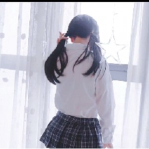 网红ROLAKIKI甜美苏苏最新合集45V30G，COS雷姆与JK服装多样作品