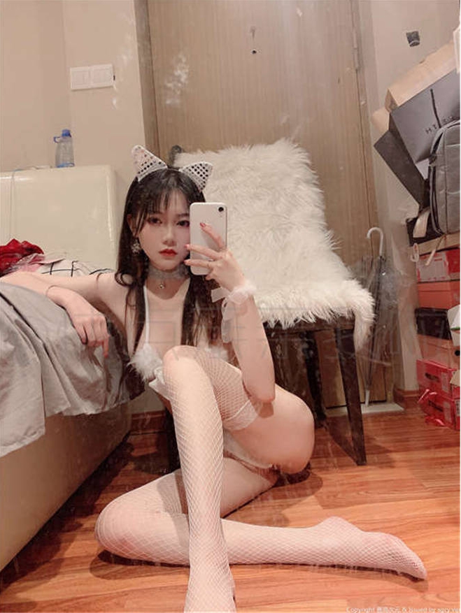 高颜值COSER魔法秋秋最新合集1V1G，快点亲亲我