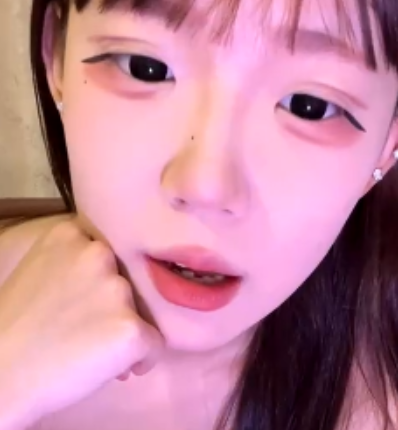 百度盘优质白富美性感女神『yuri』户外SM指教合集3.4G，服装吞金