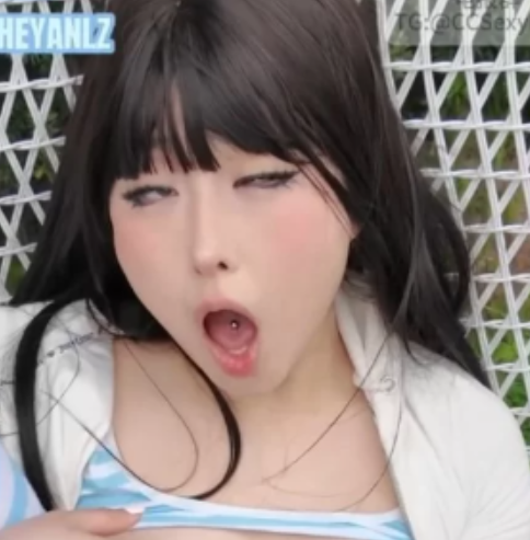 噗噗推特阿黑颜经典10+部15G傲人曲线自拍展示