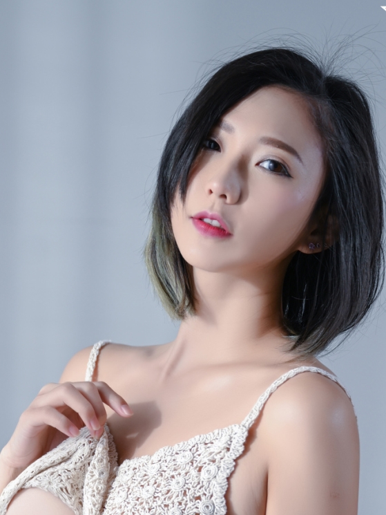 推特mio米欧靓女精选18部11G高挑诱人