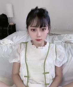 糖心黑猫露娜酱露脸自拍合集12部3G