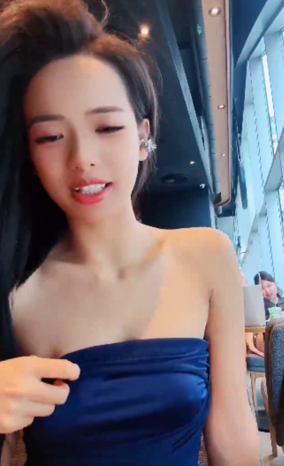 小小晴咖啡馆私密视频6部4.06G太顶了