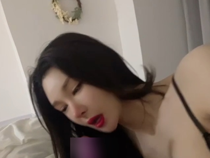 火辣TsTina御姐视频1部网盘350M