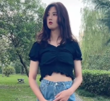 推特小薰户外释放合集1V950MB太会玩