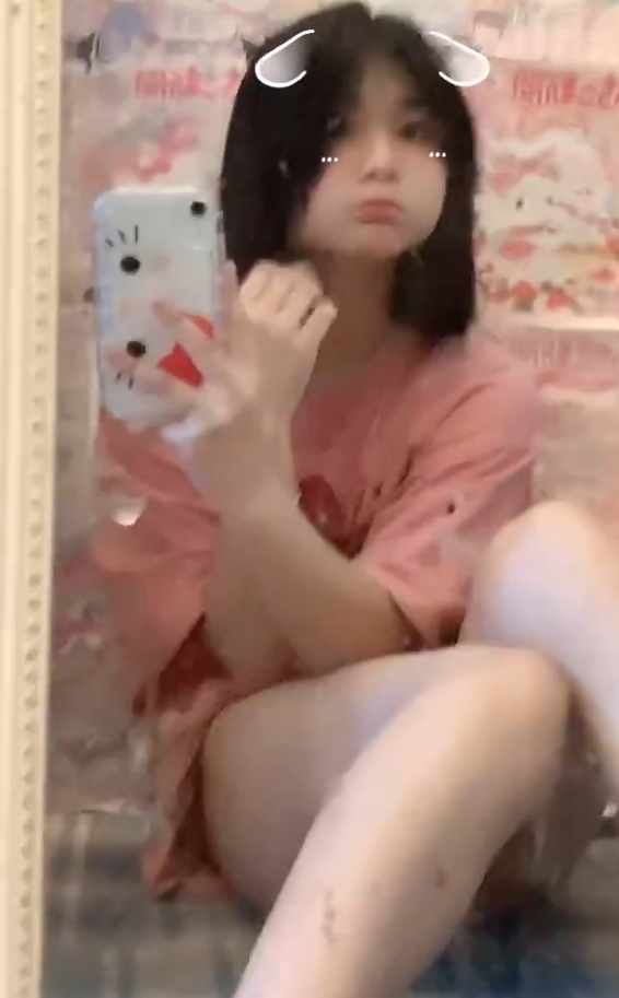 推特邢可欣私密视频23部329M青涩诱人