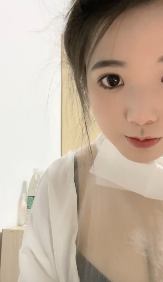 大二妹妹宿舍直播30部50.4G豪放表演
