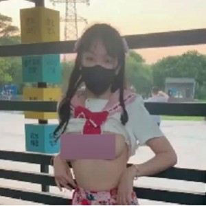 推特白桃露露汉服私拍1V250M娇躯若隐若现