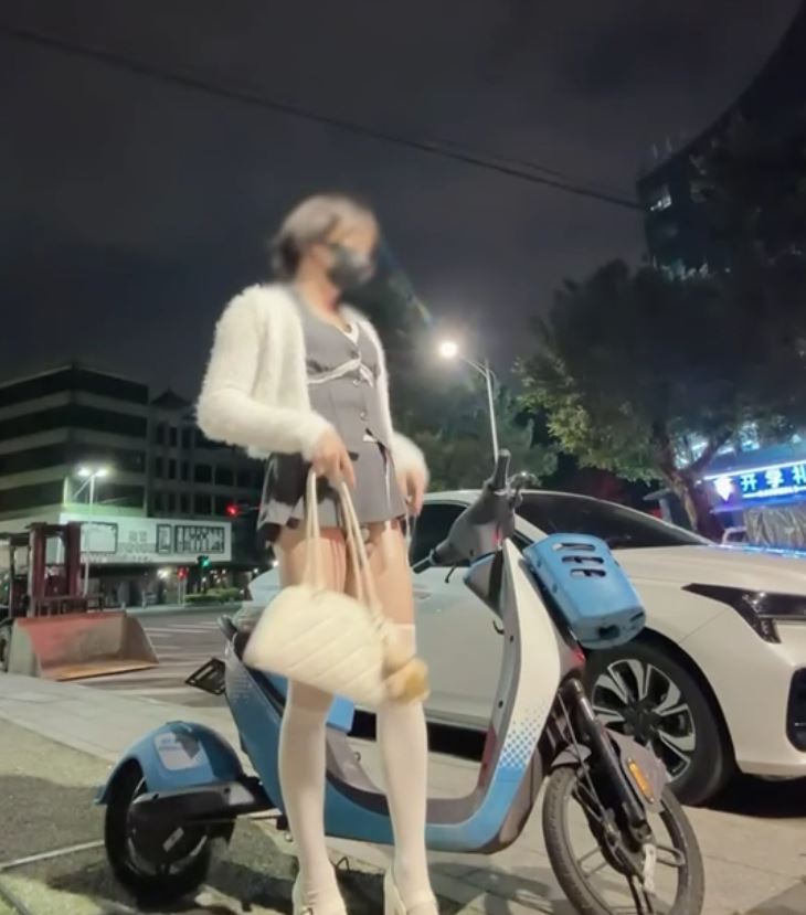mikixka伪娘户外任务17网盘2部300M大胆合集